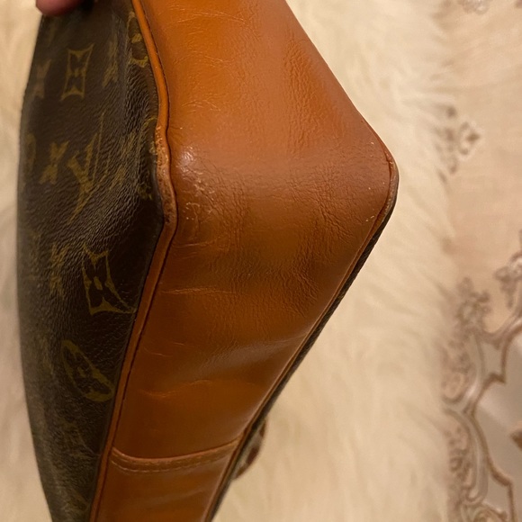 LV sac sport monogram clutch - Picture 3 of 9